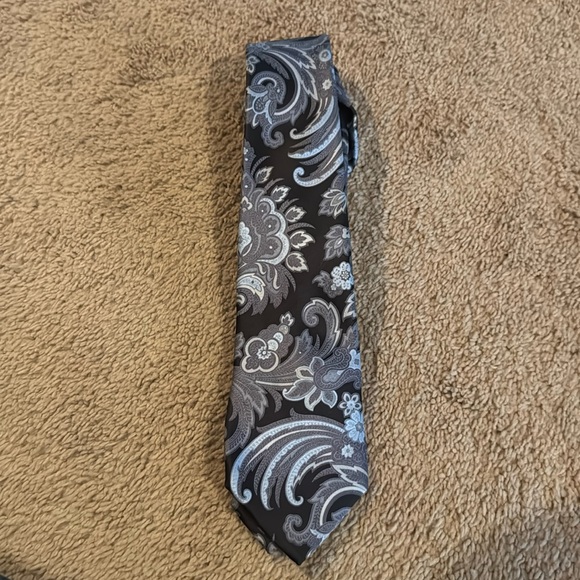 Valentino Tie 100% silk - Picture 1 of 3